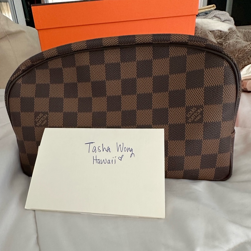 Louis Vuitton damier ebene pouch